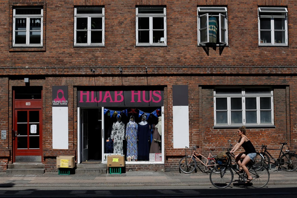 Những người nhập cư bị kỳ thị trong khu ổ chuột ở Đan Mạch